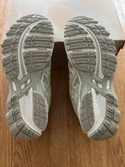 ASICS Gel Kayano 20 fossil/cream