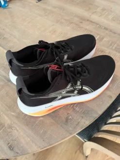 Asics Gel Nimbus 27 Hardloopschoenen