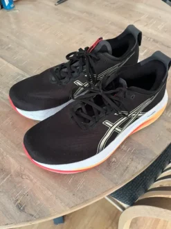 Asics Gel Nimbus 27 Hardloopschoenen