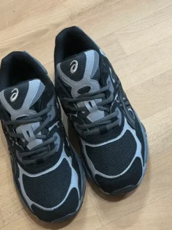 Asics Gel Schwarz-Grau