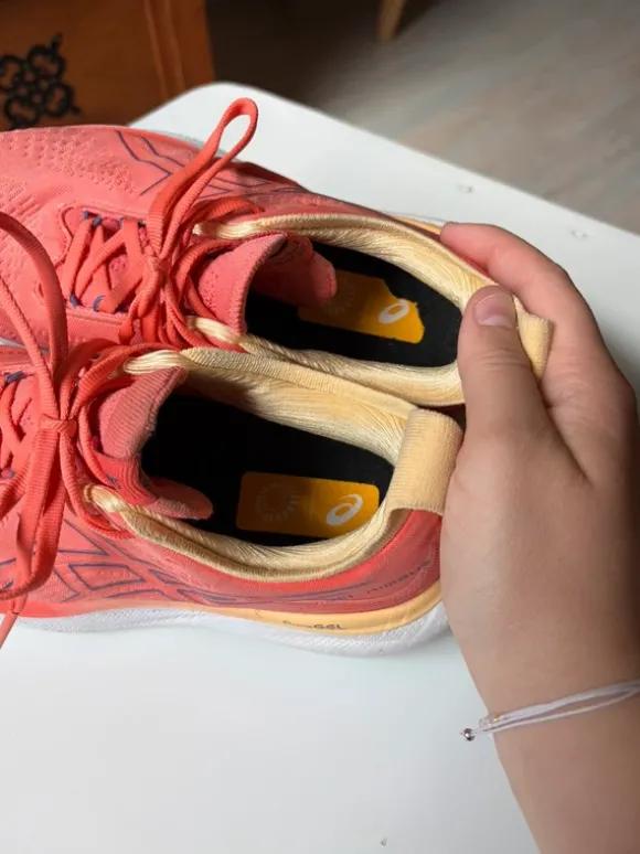 asics Gel-Nimbus 25 coral 39 top Zustand