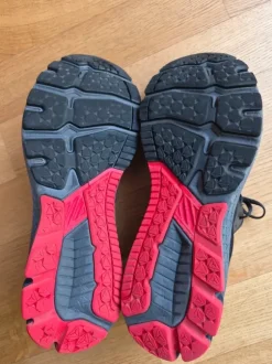 Asics GT-1000, schwarz mit blau/rot, Top- Zustand
