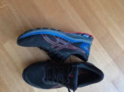 Asics GT-1000, schwarz mit blau/rot, Top- Zustand