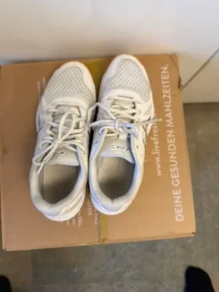 ASICS Hallen Schuhe Kids Gr 37,5