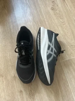 ASICS noires & blanches 👟 Ultra confort | Très bon état
