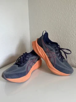 Asics Novablast 3 FF Blast+ Damen Laufschuhe 41,5 (wie neu)