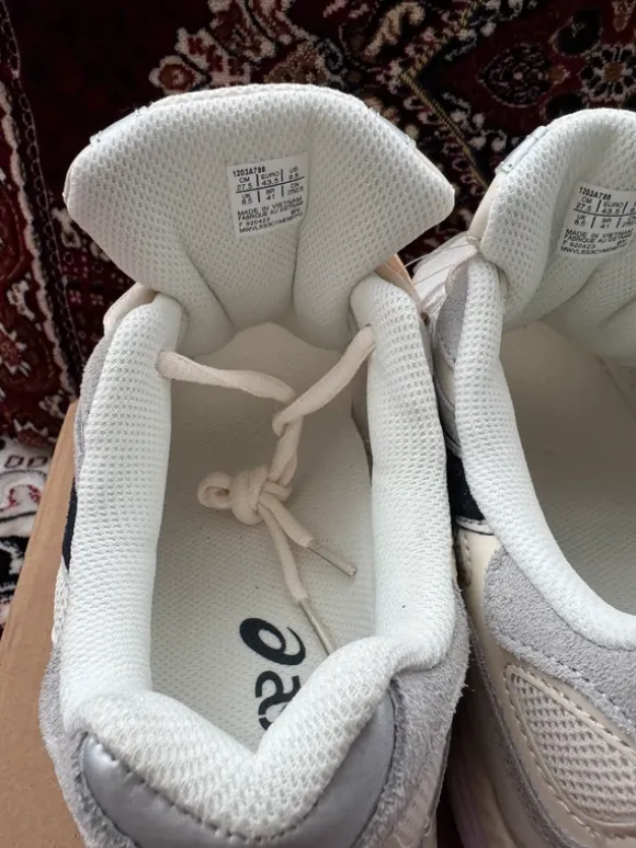 ASICS Shoese