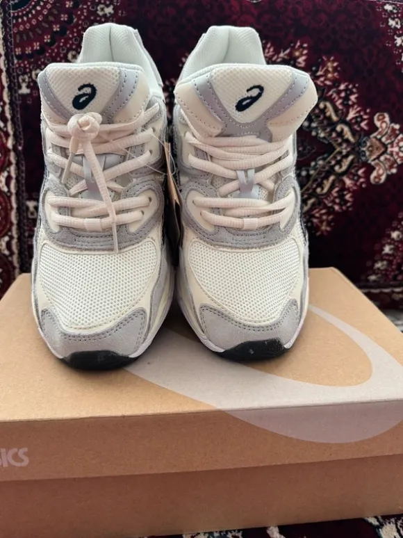 ASICS Shoese