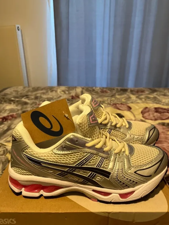 ASICS Sneaker Y2K Runner – neu mit Etikett – Gr. 43,5
