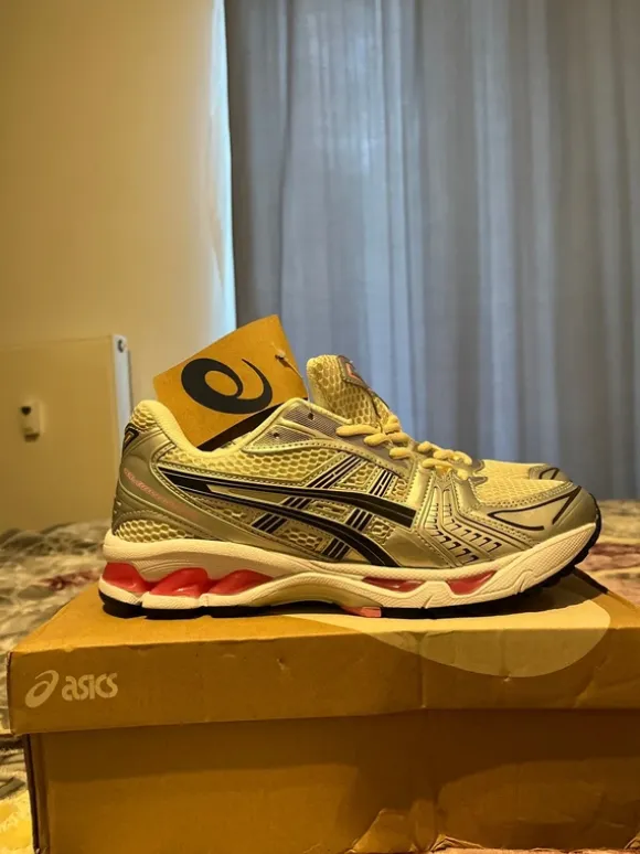 ASICS Sneaker Y2K Runner – neu mit Etikett – Gr. 43,5