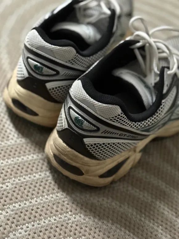 ASICS SportStyle GT-2160 Sneaker in Weiß und Jasper Green
