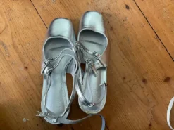 Asos design silberner Absatzschuh