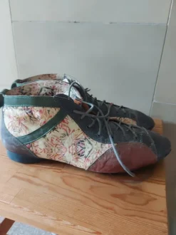 ausgefallener Schnürschuh