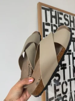 Autenti 38 neu Sandalen Schlappen Leder beige neu Kreuz Riemen
