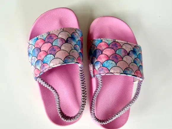 Badelatschen/Badeschuhe in Größe 24/25 in rosa von watelves
