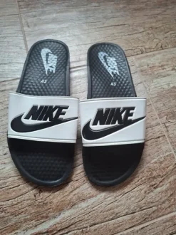 Badeschuhe vom Nike Gr 43
