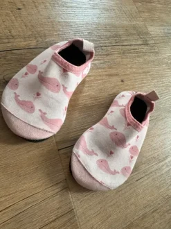 Badeschuhe rosa Wal
