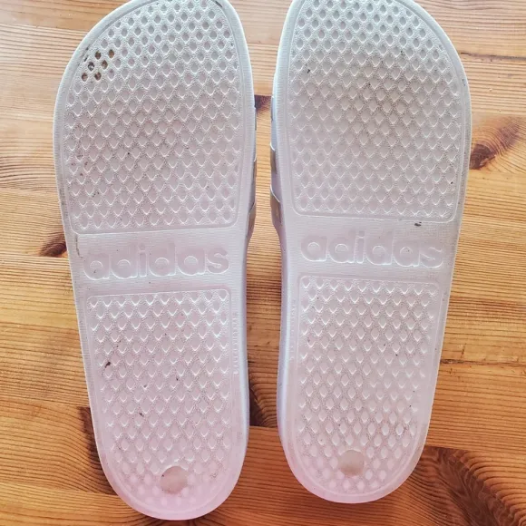 Badeschuhe weiß