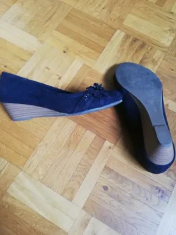 Ballarinas blau mit durchgehendem Keilabsatz