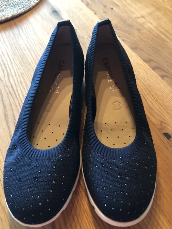 Ballerina mit Strasssteinchen blau