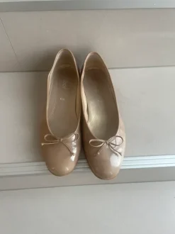 Ballerinas aus Lackleder von Gabor, Gr. 40