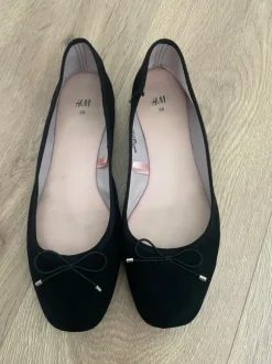 Ballerinas mit Schleife