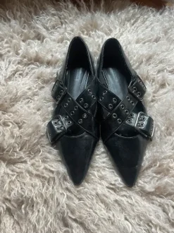 Ballerinas mit Ösen