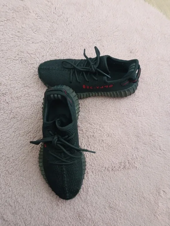 Baskets Yeezy 350 taille 39 Neuves Noir Gris