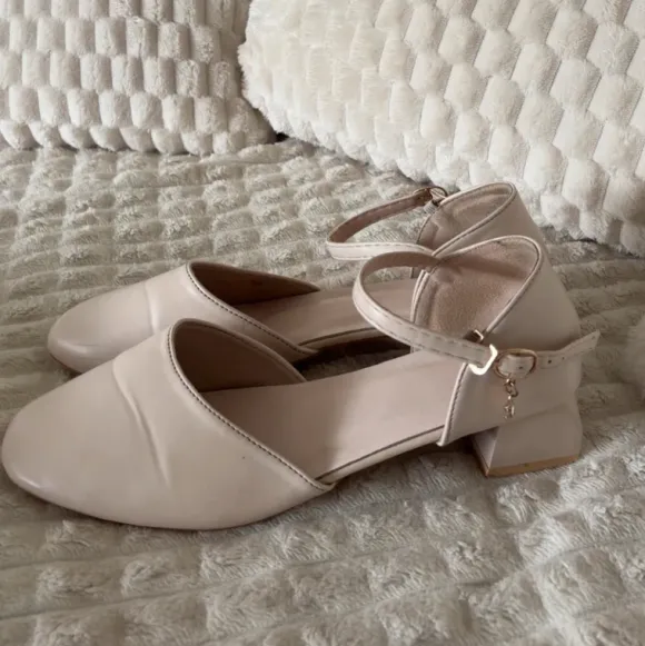 Beige Absatzschuhe