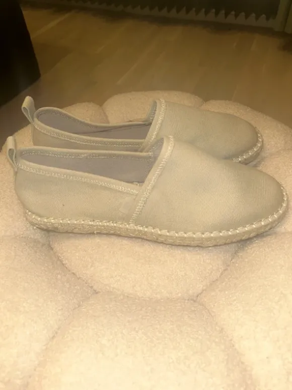 Beige Espadrilles / Flats