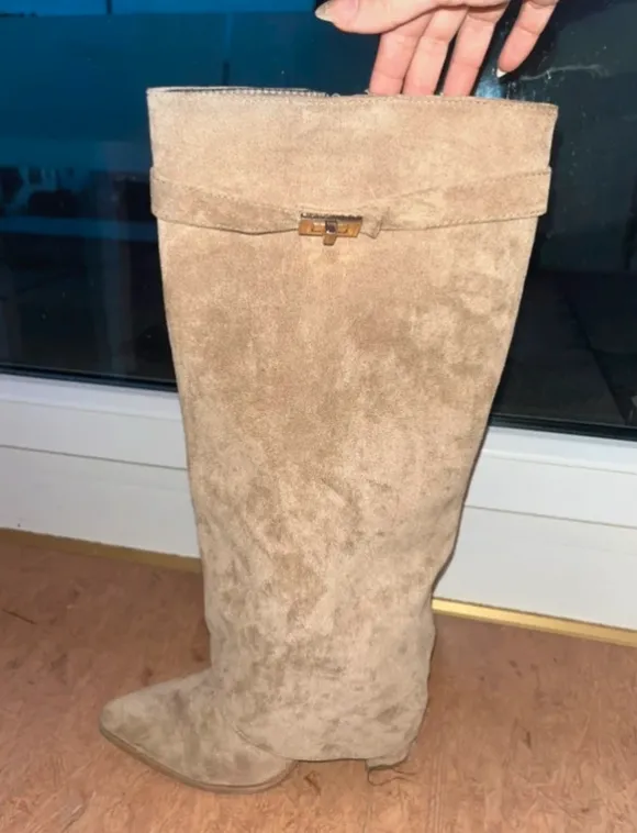beige hohe boots