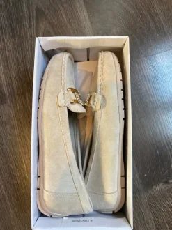 beige loafers met gouden detail - nieuw!
