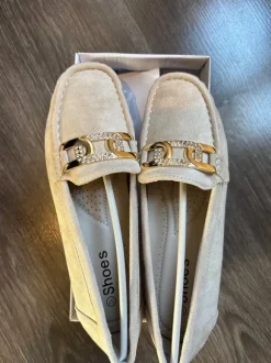 beige loafers met gouden detail - nieuw!