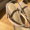 Beige Sandalen im Lacklook / Gr. 40 / H&M