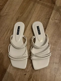 beige Sandalen NEU