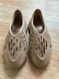 Beige Sommer-Bade Schuhe Gr 41