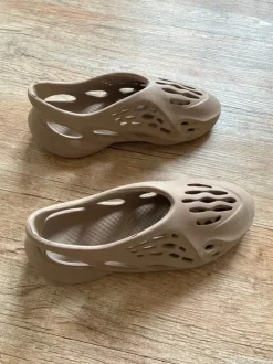 Beige Sommer-Bade Schuhe Gr 41