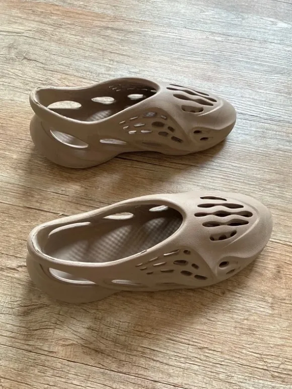 Beige Sommer-Bade Schuhe Gr 41