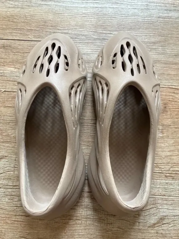 Beige Sommer-Bade Schuhe Gr 41