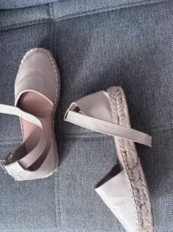 Beige Sommerschuhe