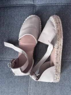 Beige Sommerschuhe