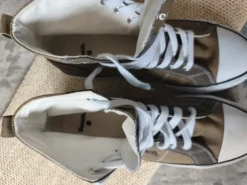 Bench Chucks Sneaker in Beige.