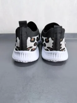 Bequeme Slipper Schwarz + Leo Muster Gr. 36