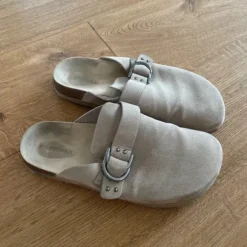 Bershka Clogs Mules Schlappen Slipper beige Suede Gr. 39