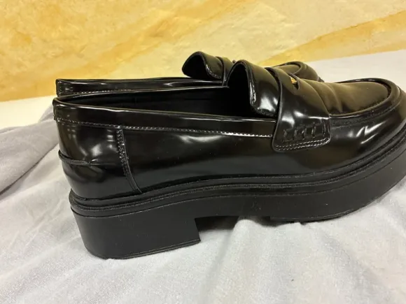 Bershka Schuhe loafer Schulmokassins 40 schwarz neu