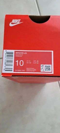 Biete Nike Pantoletten zum Verkauf an