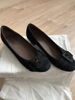 Black ballerinas with heels