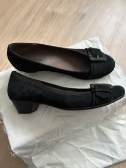 Black ballerinas with heels