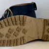 Blauwe suède schoenen.