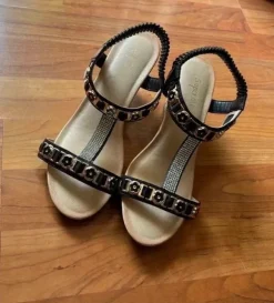 Boho Wedges / Keilsandaletten mit Strass & Blumen - Gold / Schwarz